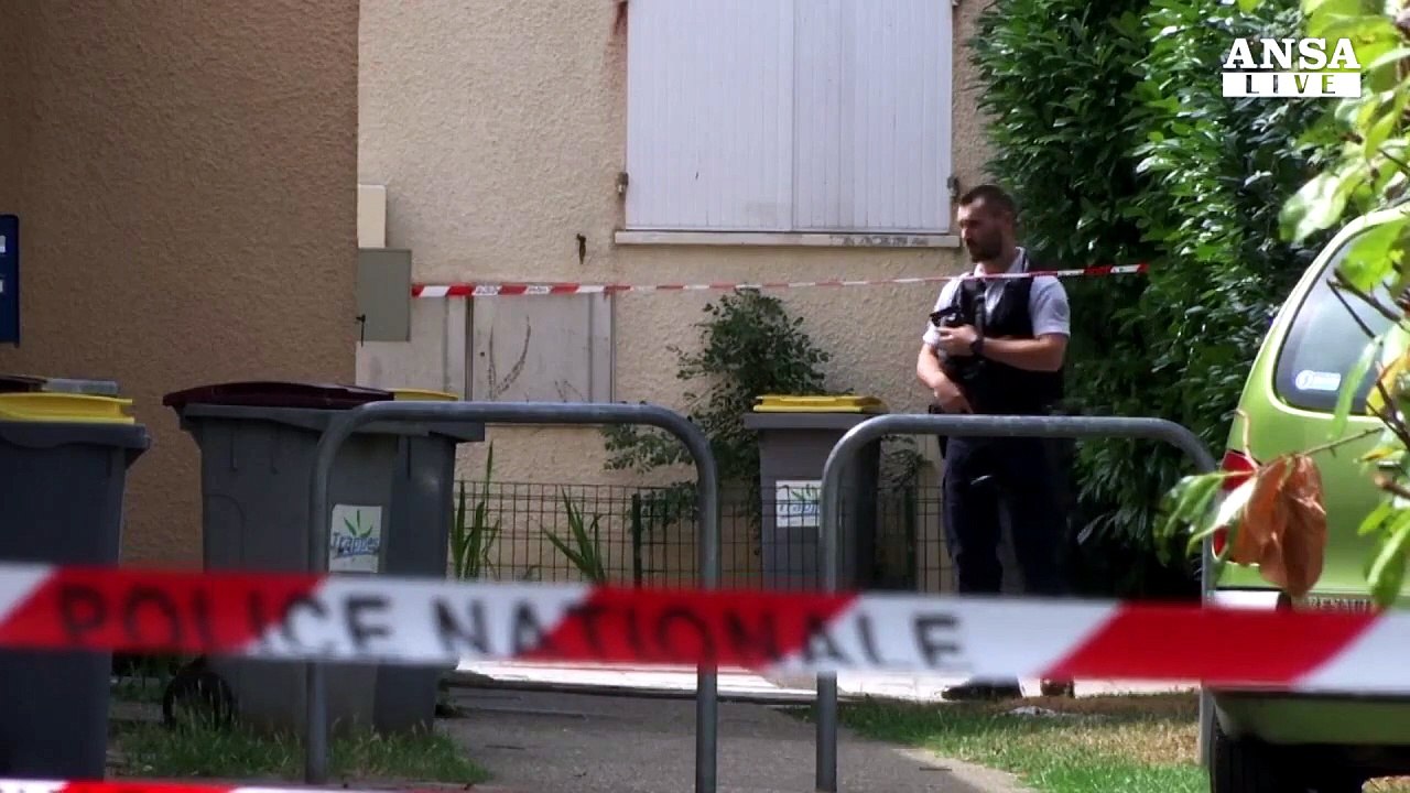 Invoca Allah e uccide madre e sorella, 'uno squilibrato'