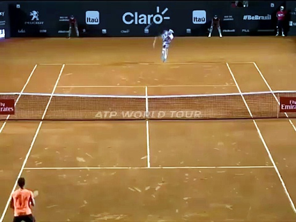 Magia Fognini: perde racchetta, la riprende e fa punto