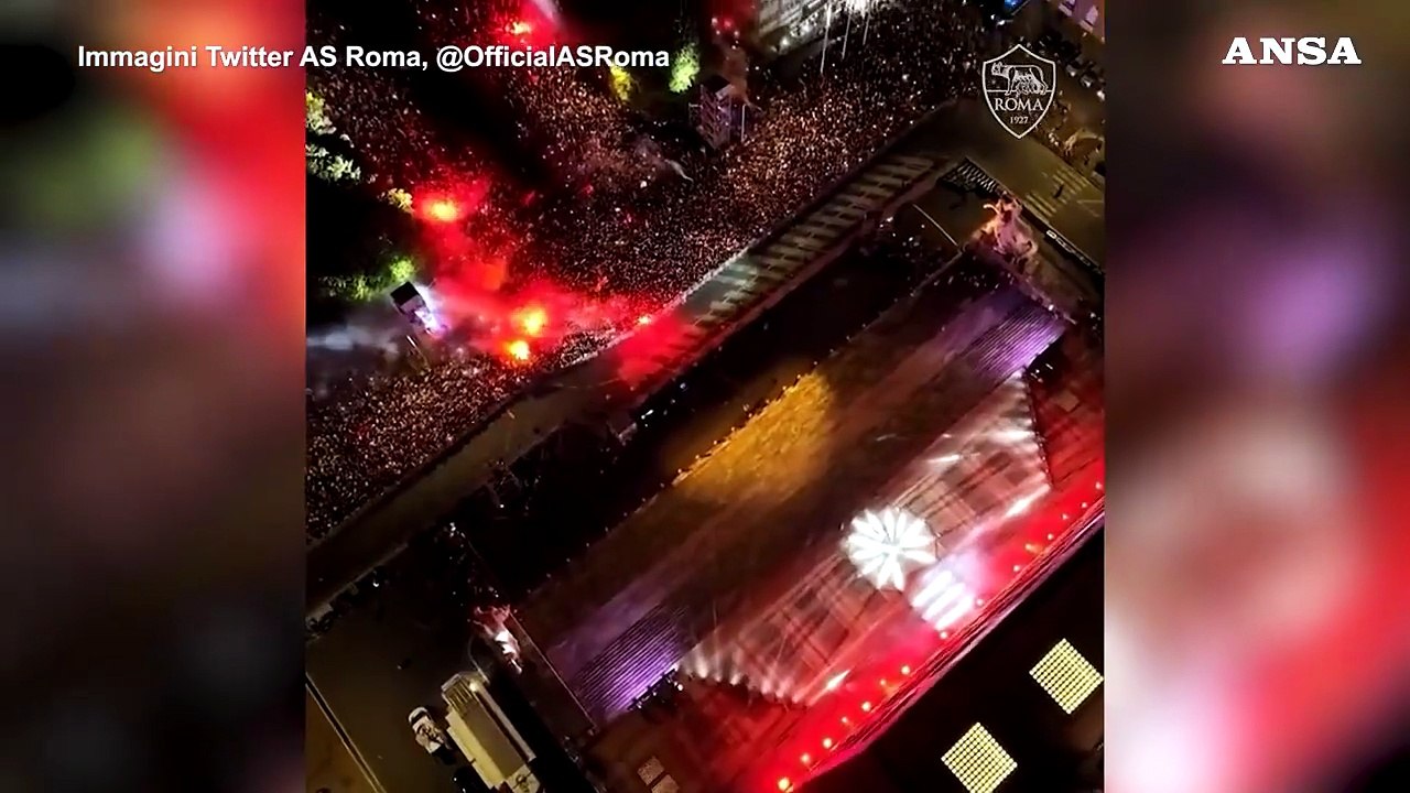 Roma, diecimila persone all'Eur per il Dybala day: bagno di folla per l'argentino