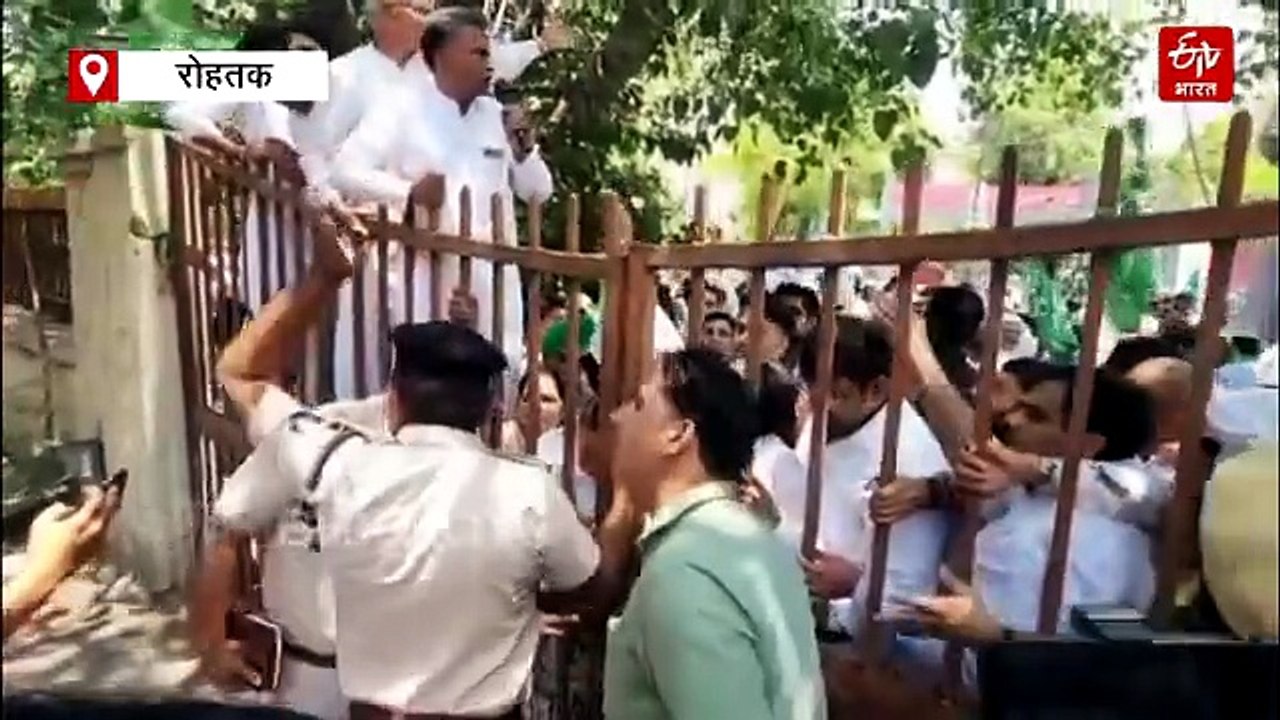 रोहतक में इनेलो के प्रदर्शन के दौरान बवाल, विधायक अर्जुन चौटाला की SP-DC से जोरदार बहस