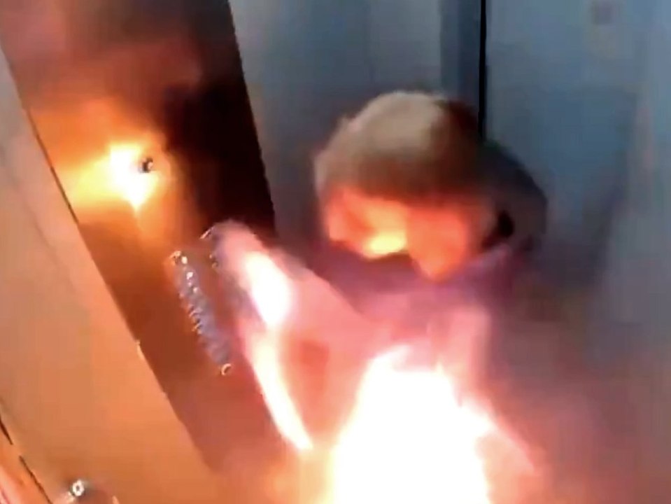 Powerbank explodiert im Aufzug: Frau gerät in Panik