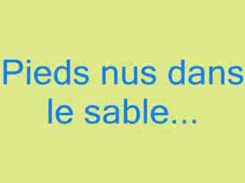 Pieds nus dans le sable