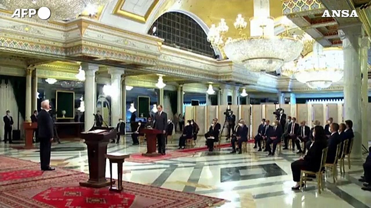 Tunisia, dopo due mesi di stallo finalmente un governo