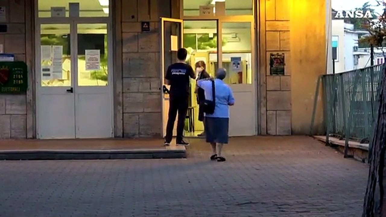Elezioni: aperti i seggi, al voto 12 milioni di italiani