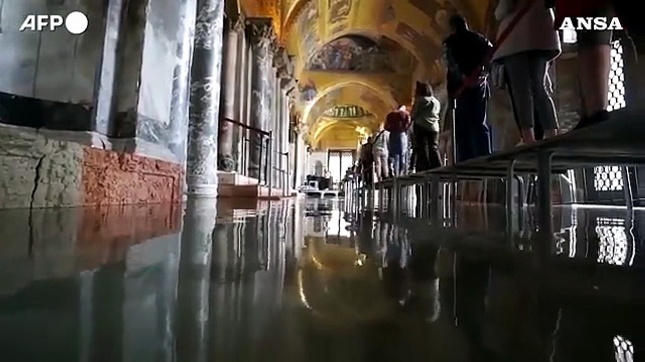 Venezia, il Mose non si alza e la Basilica San Marco va sott'acqua