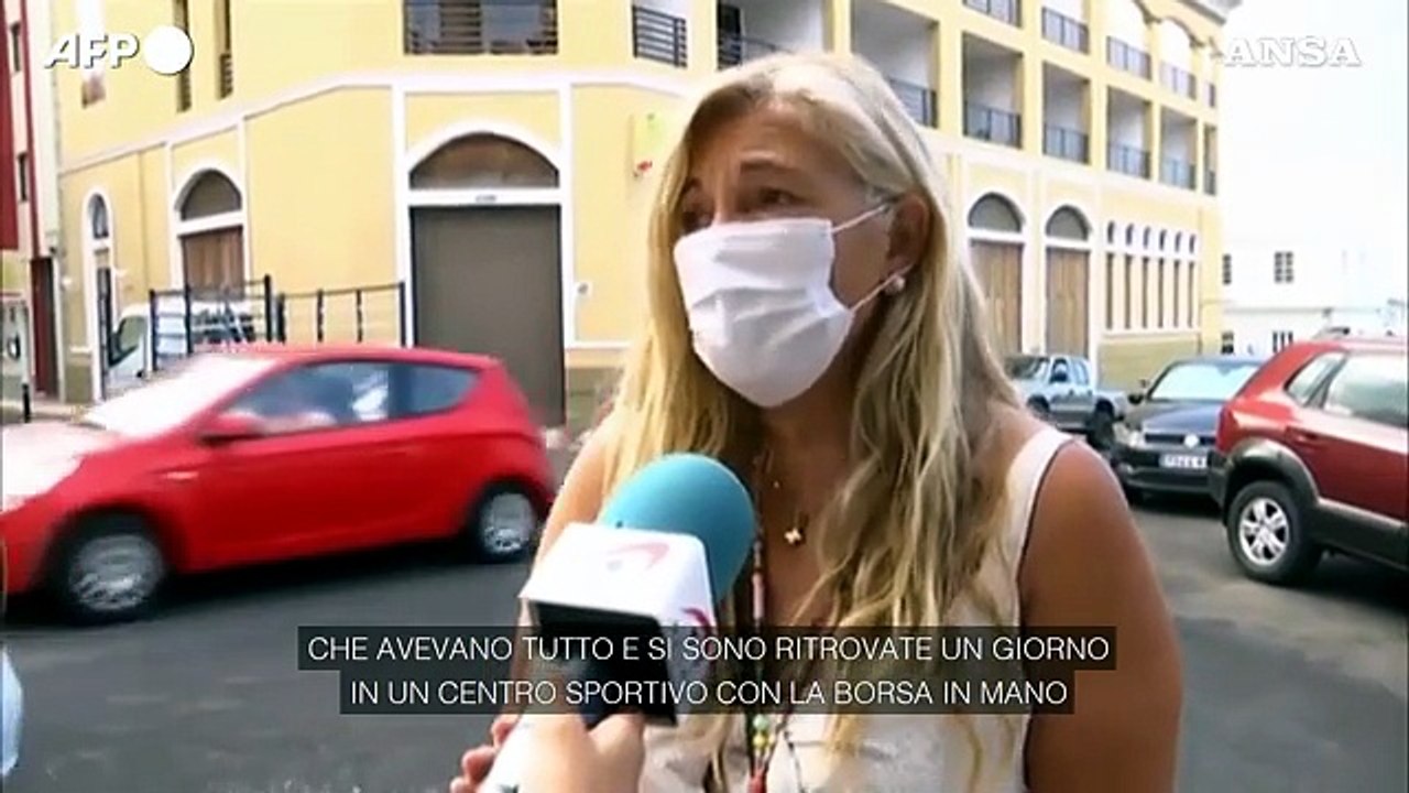 Canarie, il vulcano Cumbre Vieja distrugge un cementificio