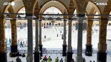 La Mecca, niente piu' obbligo di distanziamento nella moschea