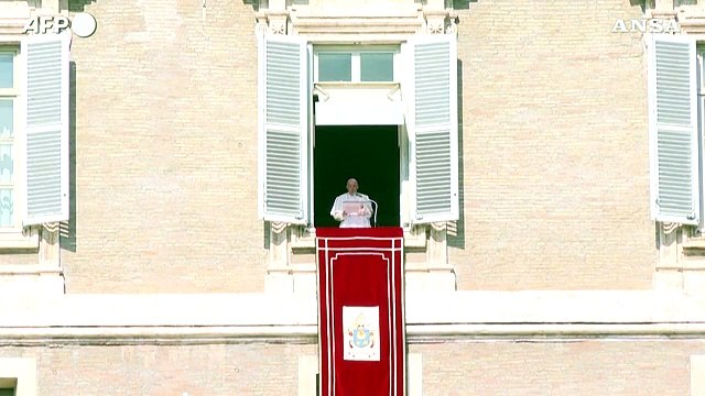 Migranti, Papa Francesco: In Libia violenza disumana, ci sono dei veri lager