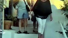 Turista espalha cinzas em Santorini