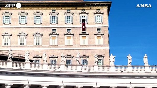 Papa: Basta respingere migranti, in Libia veri lager