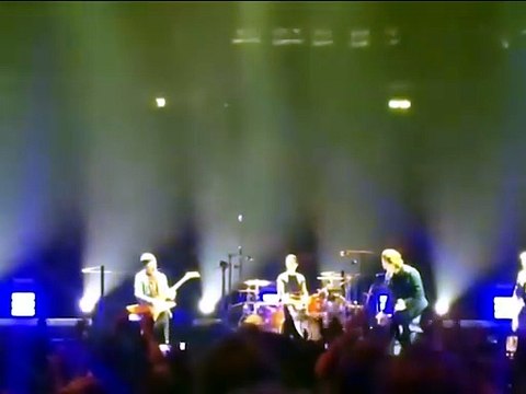 Bono perde la voce: interrotto il concerto degli U2 a Berlino
