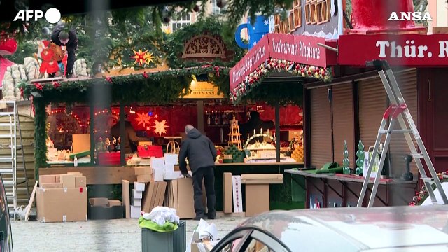 Germania, a Dresda si allestisce il mercatino di Natale