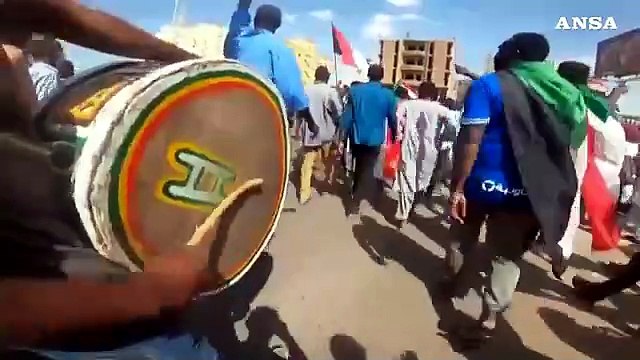 Sudan, migliaia di manifestanti per le strade di Karthoum contro il golpe