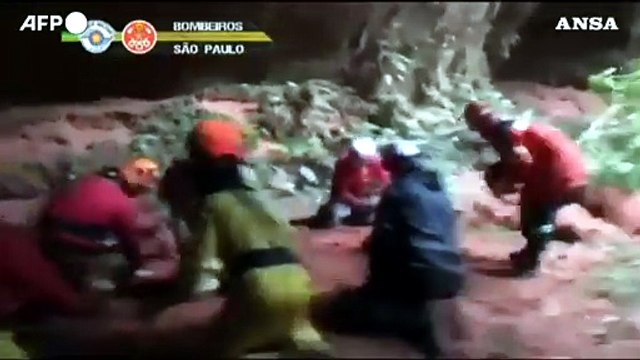 Brasile, continuano le operazioni di salvataggio per i vigili del fuoco intrappolati nella grotta