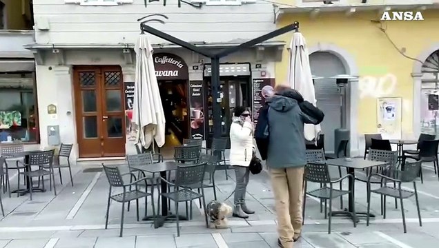 Trieste, primo giorno di zona gialla e super green pass