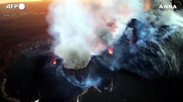 Canarie, continua l'eruzione del Cumbre Vieja a La Palma