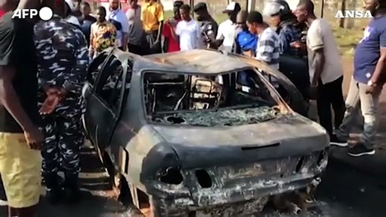 Esplode un'autocisterna in Sierra Leone, cento morti