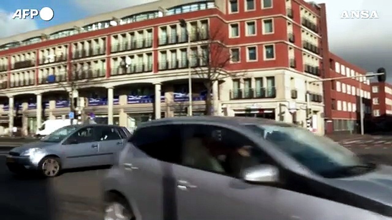 Covid: Olanda, dopo la notte di proteste contro le restrizioni L'Aja fa la conta dei danni