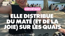 Reportage : Elle distribue du maté (et de la joie) sur les quais