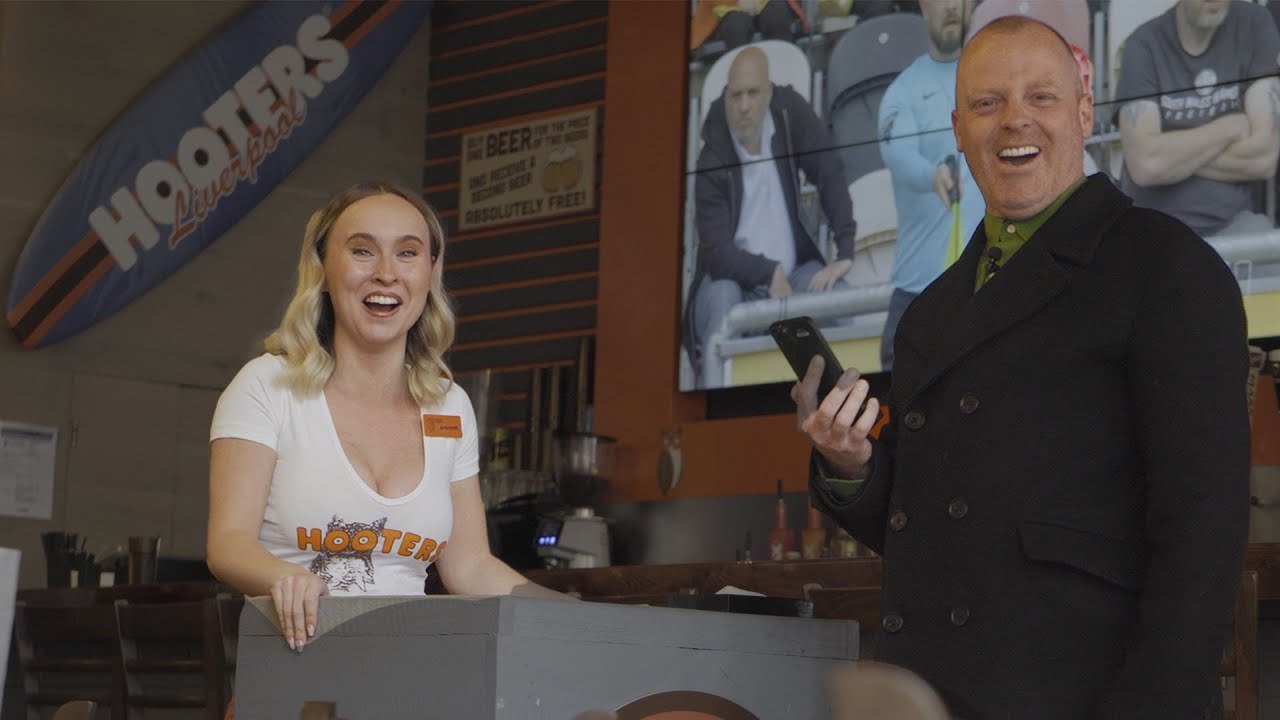 Pranking a HOOTERS Waitress