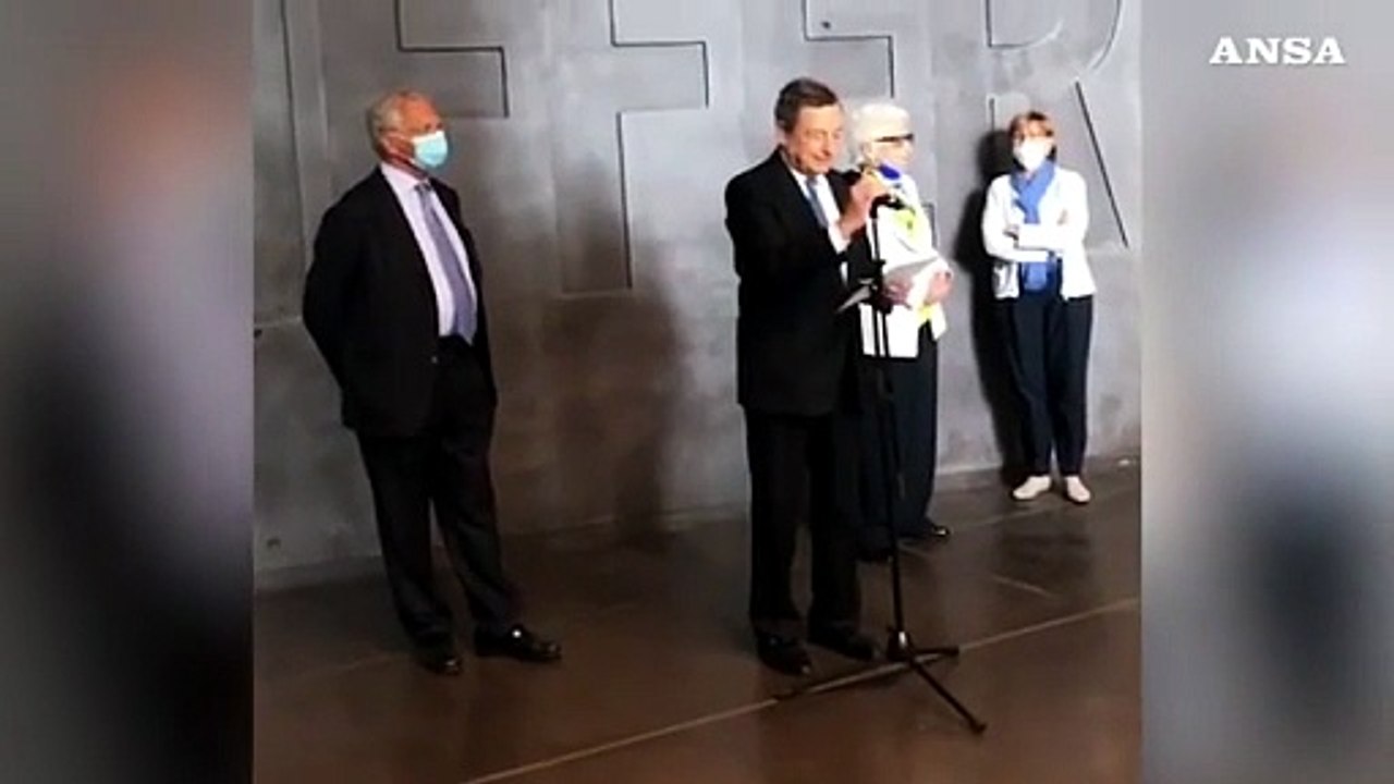 Mario Draghi al memoriale della Shoah con Liliana Segre: "Grazie per il suo impegno"