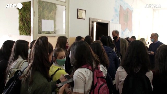 Covid, in Kosovo lanciata la campagna vaccinale tra gli studenti delle superiori