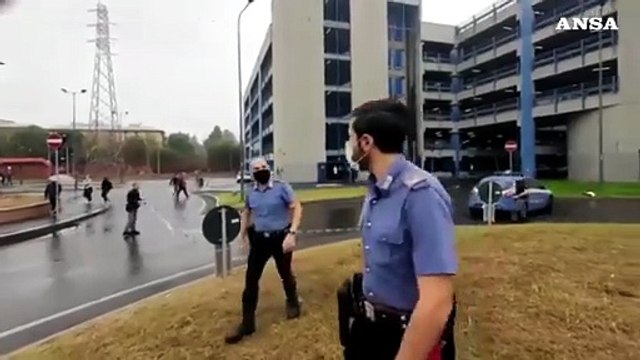 Un piccolo aereo precipita nel Milanese, 6 persone a bordo