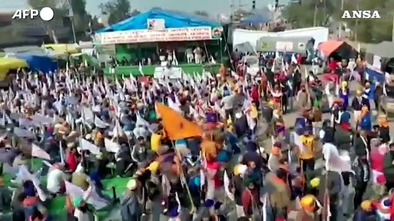 India: vincono i contadini, il premier Modi ritira la riforma agraria