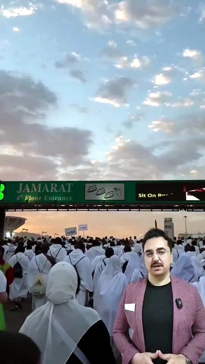 Haccın her ibadeti ayrı bir ders konusudur.  Müzdelifeden Minaya i̇lk geçişte. Mahşerin sevkiy