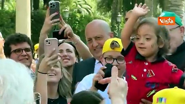 Mattarella riceve i più fragili ai giardini del Quirinale in occasione della Festa della Repubblica