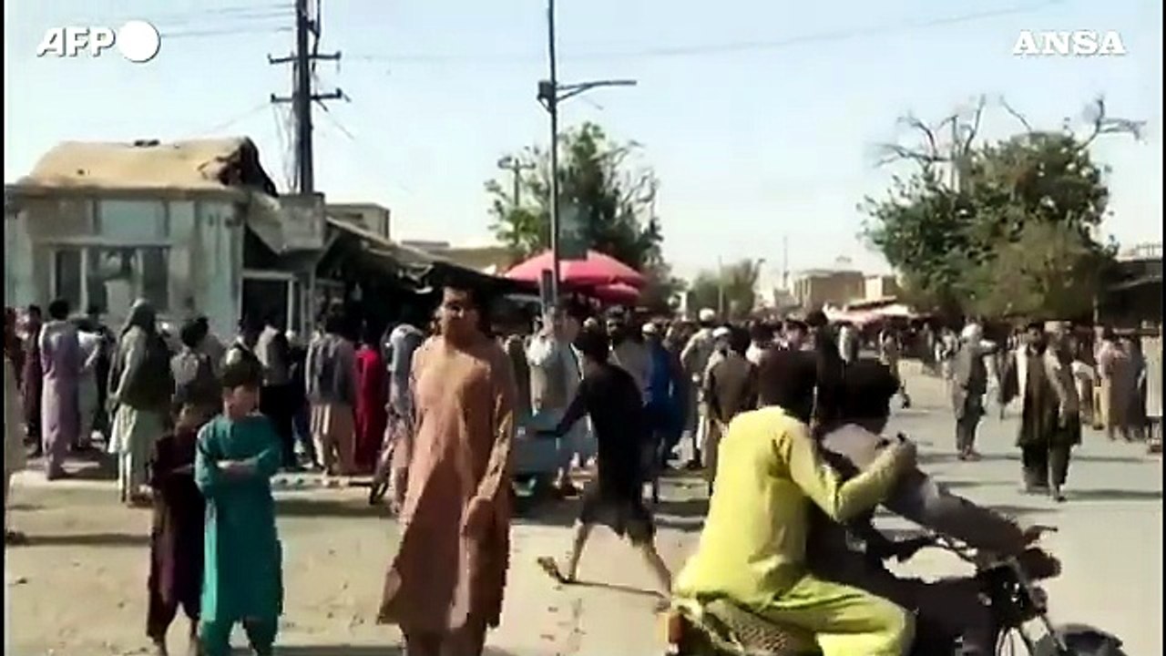 Afghanistan, attacco suicida in una moschea di Kunduz: almeno 60 morti