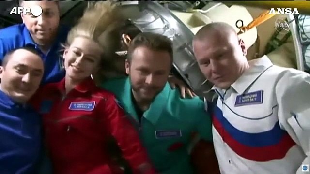 Girato il primo film nello spazio, troupe tornata sulla Terra