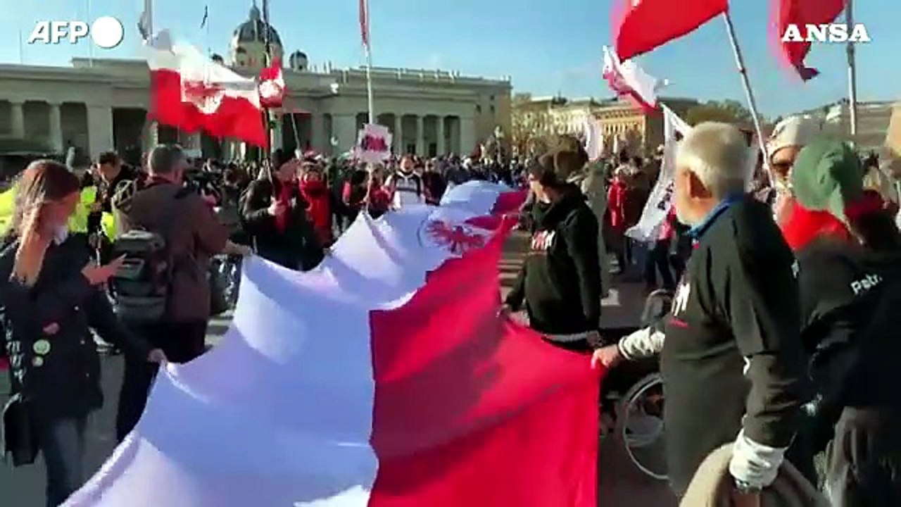 Vienna, proteste contro il lockdown e l'obbligo vaccinale