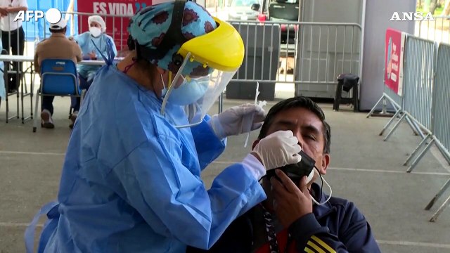 Covid, in Peru' crescono contagi, tamponi e vaccini