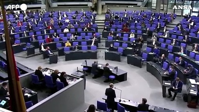 Germania, la Afd protesta contro l'introduzione della regola 2G+ per accedere al Bundestag