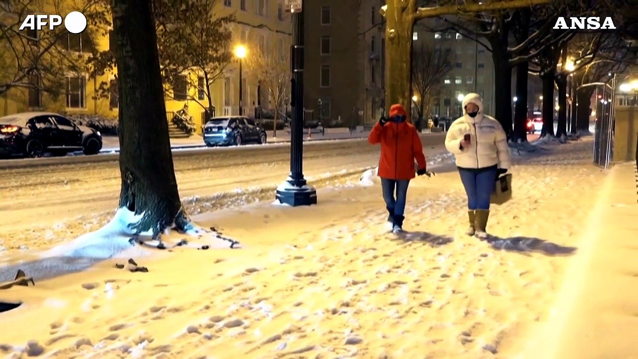 Tempesta di neve negli Stati Uniti, colpita la costa orientale