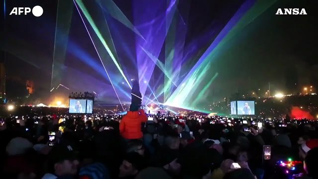 Covid: il Capodanno con concerti e discoteche vietati, solo in casa