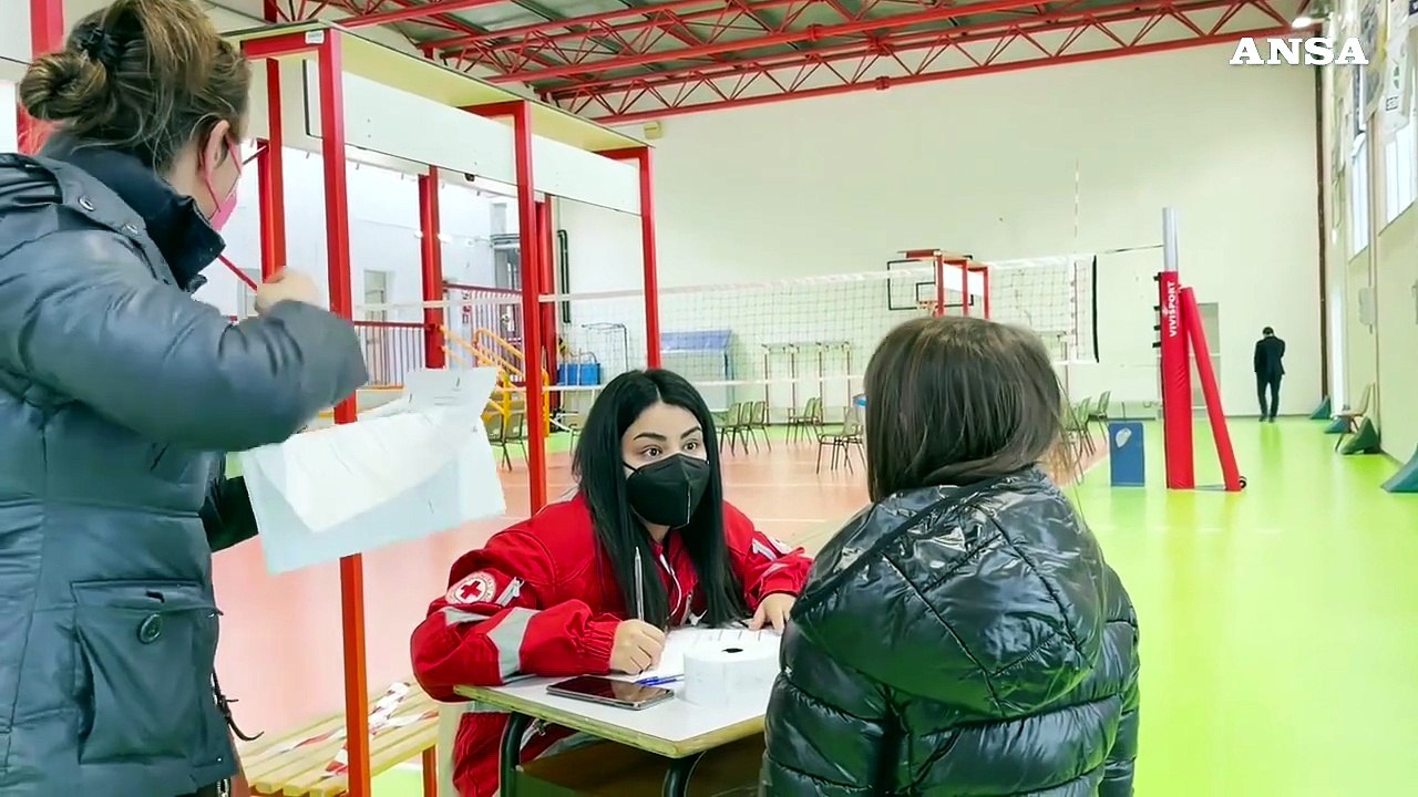Covid, prima il vaccino e poi a scuola i bimbi dell'Umbria