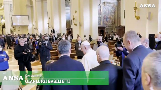 Assisi, Papa Francesco arriva nella basilica di Santa Maria degli Angeli