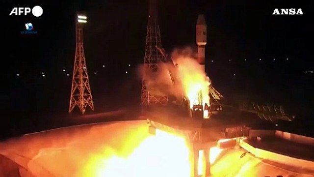 Il razzo Soyuz in orbita con a bordo 36 satelliti OneWeb