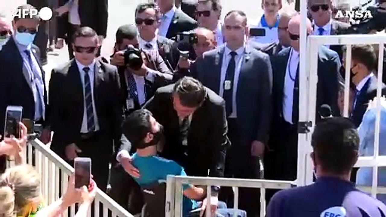 Brasile, Bolsonaro di nuovo in ospedale per occlusione intestinale