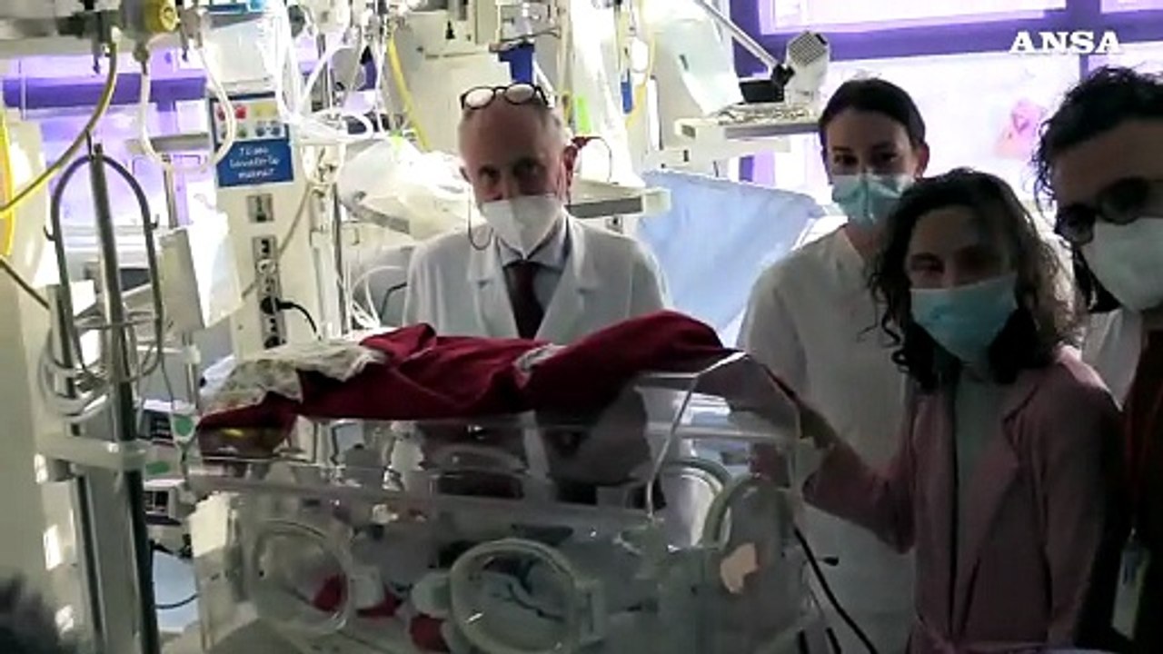 Parto durante intervento cervello, salvate madre e figlia