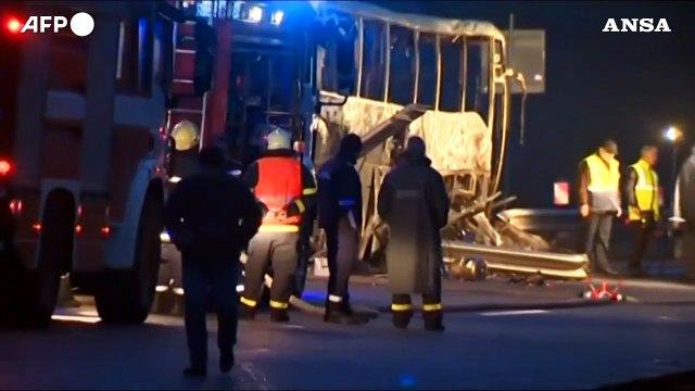 Bulgaria, si schianta autobus: almeno 46 morti, 12 sono bambini e ragazzi