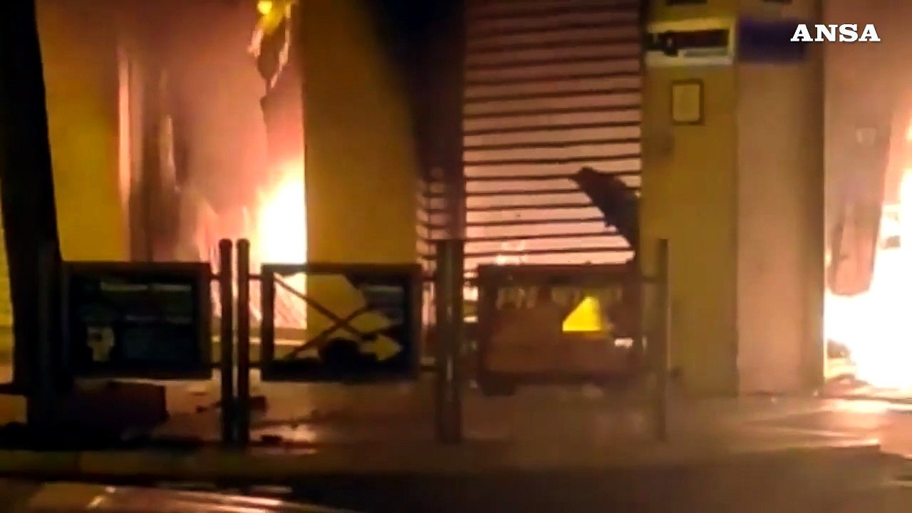 Ancora bombe contro negozi e attivita' nel Fogg...
