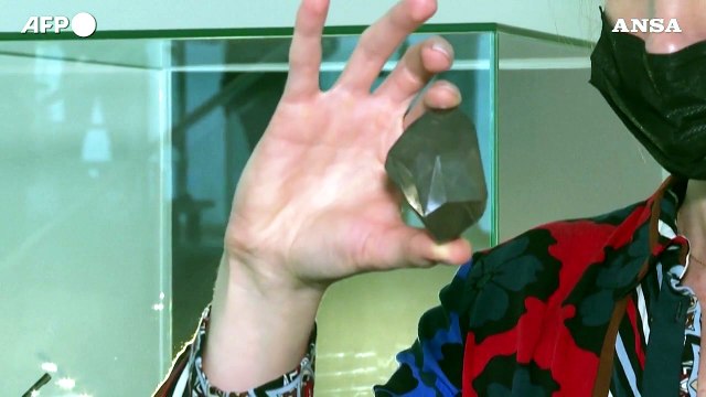 Dubai, esposto al pubblico il piu' grande diamante nero mai tagliato