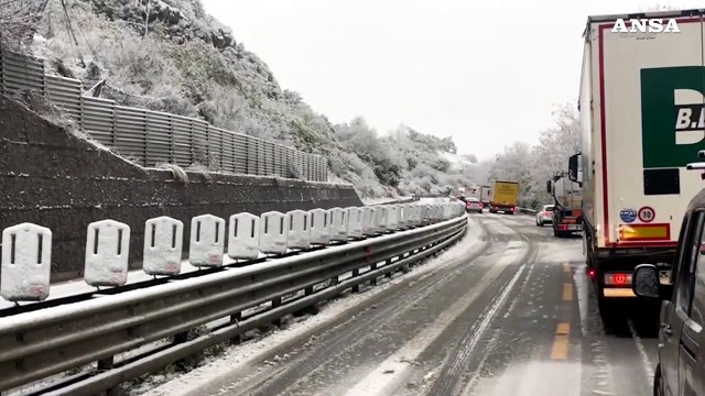 Neve in Sardegna, disagi sulle strade statali: traffico bloccato per due ore