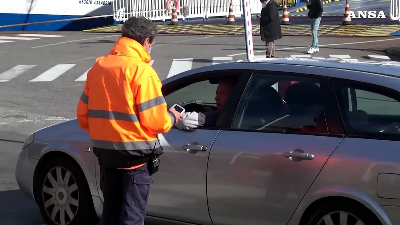 Messina, il sindaco De Luca si dimette e prosegue la protesta al porto