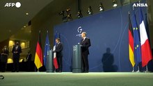 Ucraina, Macron e Scholz unanimi: "In caso di attacco la Russia pagherebbe un costo alto"