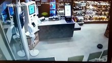 Austria, robot-aspirapolvere fugge da negozio e diventa star
