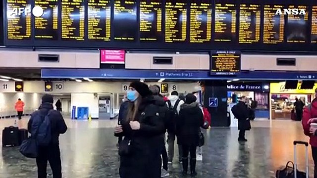 Maltempo, la tempesta Eunice colpisce la Gran Bretagna: interrotti i collegamenti ferroviari